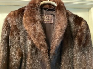 lot 86 image: Daytons Fur Salon Coat