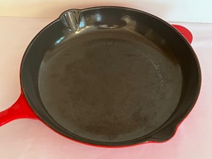 lot 98 image: LeCreuset Skillet (26)