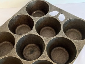lot 97 image: Griswold Cast Iron Muffin or Corn Bread Pan