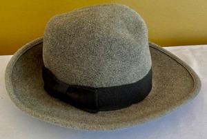 lot 140 image: Vintage Hat and Hat Box by the Lock & Company Hatters of London