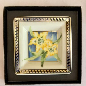 lot 151 image: Rosenthal Versace Petite Plates