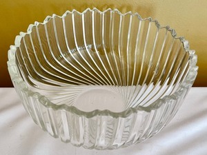 lot 150 image: Variety of Sensational Serving Bowls