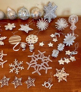 lot 162 image: Sensational Silver and Glass Ornaments