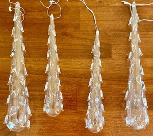 lot 164 image: Stunning Clear Glass Ornaments