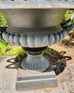 lot 171 image: Cast Iron Planter and Stand