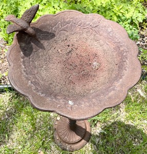 lot 181 image: Vintage Metal Birdbath