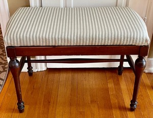 lot 182 image: Vintage Upholstered Bench