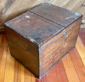 lot 193 image: Vintage Wooden Storage Box