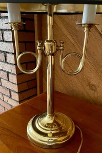 lot 194 image: Beautiful Vintage Brass Table Lamp