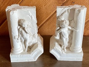 lot 200 image: The Revival Art Company Hide and Seek Cherub Bookends