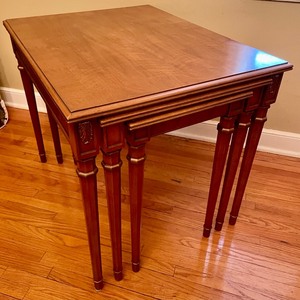 lot 9 image: Nice Vintage Nesting 3 Table Set