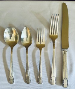 lot 203 image: Rogers Stainless Flatware Grouping