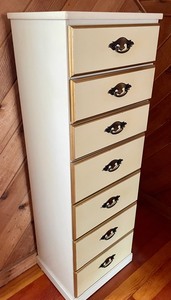 lot 213 image: Vintage Petite 7 Drawer Dresser