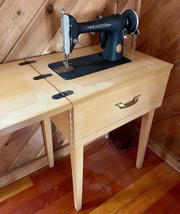 lot 217 image: Vintage Singer Sewing Machine and Sewing Table