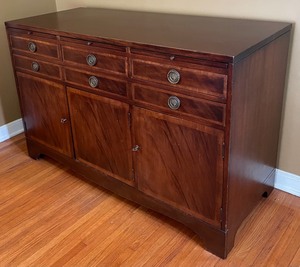 lot 8 image: Sligh Genuine Mahogany Butler Buffet