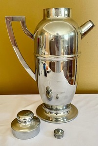 lot 237 image: Vintage Art Deco Chrome Cocktail Shaker