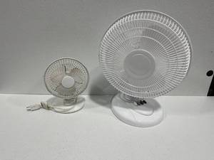 2 Oscillating Fans
