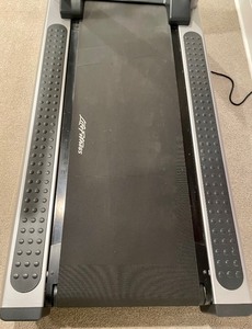 Life Fitness Club Series Treadmill
