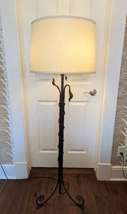 Lovely Leaf Themed Bronze Floor Lamp