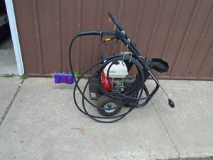 Kacher 2700 psi honda motor pressure washer with hose & wand. Used approx. 1 hr. Tested & works. As shown.