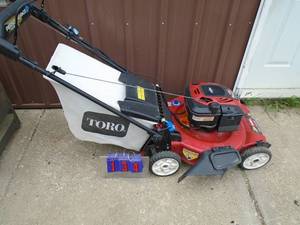Toro self propelled electric start personal pace lawn mower with bagger. Battery needs to be charged. No charger included. Tested & works. As shown.