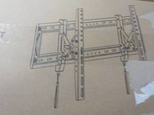 lot 4 image: Large Tilting TV Wall Mount...