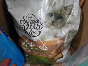 lot 11 image: 12 lb. Bag Special kitty Cat Food...