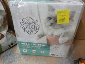 lot 14 image: 40 lb. Box Special Kitty Cat Litter...