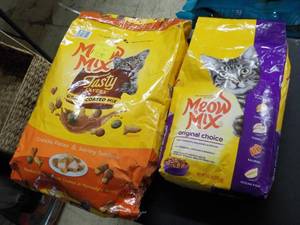 lot 18 image: 2 Bags Meow Mix Cat Food...