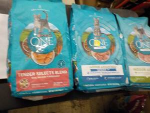 lot 19 image: 3 - 7 lb. Bags Purina One Cat food...