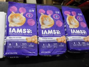 lot 22 image: 3 Bags IAMS Kitten Food...