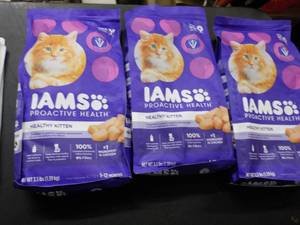 lot 23 image: 3 Bags IAMS Kitten Food...