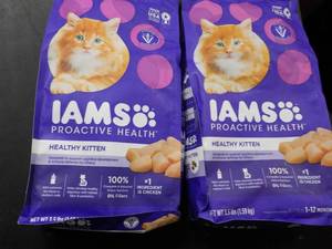 lot 24 image: 2 Bags IAMS Kitten Food...