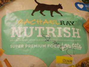 lot 27 image: Bag of Rachael Rays Nutrish Cat fo...