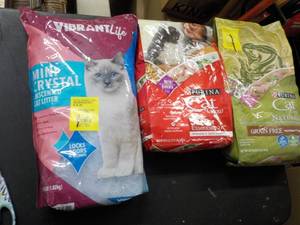 lot 35 image: 2 Bags Purina Cat food and Vibrant ...