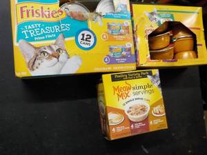 lot 38 image: Friskies and Meow Mix Cat Food...