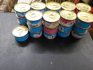 lot 40 image: 28 Cans Fancy Feast Cat Food...