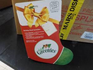 lot 43 image: Case of 12 Holiday Packs Feline Gre...