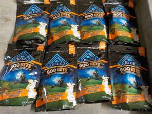 lot 88 image: 8 - 4.5 oz Bags Blue Boo Bits Dog T...