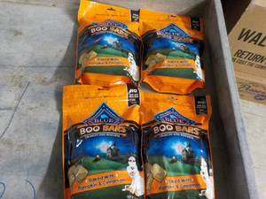 lot 89 image: 4 - 11 oz Bags Blue Boo Bars Dog Bi...