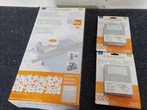 lot 104 image: Fiskars Advantage Edge Punch System...