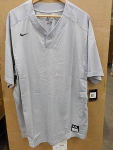 lot 154 image: 7 NIKE Grey Dri Fit size Mens XXL...