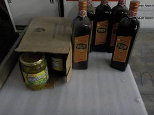 lot 170 image: 6 Jars Nalley Surfboards Garlic Dil...