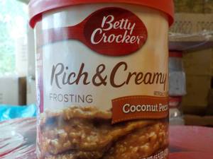 lot 299 image: 2 - 8 packs Betty Crocker Coconut P...