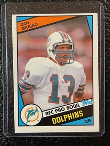 lot 32 image: 1984 Topps Dan Marino Rookie Card #123