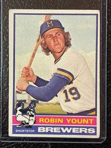 lot 94 image: 1976 Topps Robin Yount Card #36
