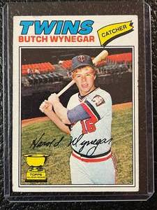lot 101 image: 1977 Topps Butch Wynegar Rookie Card #175