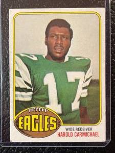 lot 107 image: 1976 Topps Harold Carmichael Card #425
