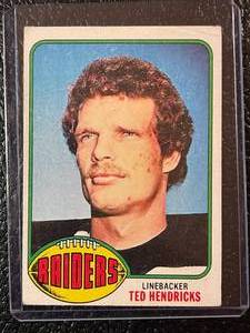 lot 120 image: 1976 Topps Ted Hendricks Card #76