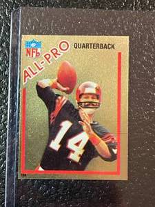 lot 166 image: 1982 Topps Ken Anderson Sticker #154